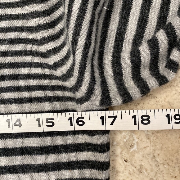 Mercer & Madison Wool/angora Sweater Womens M grey black Stripe Soft Cozy warm - Picture 6 of 6